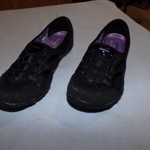 Ladies Skechers Sneakers, Slip On, Black, Size 8, Memory Foam
